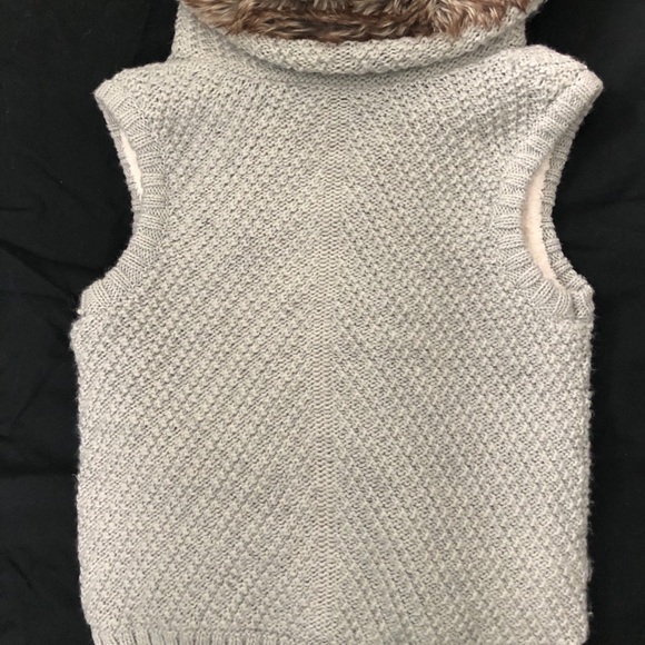 Cavalini Knit Vest with Faux Fur Collar - Picture 6 of 7
